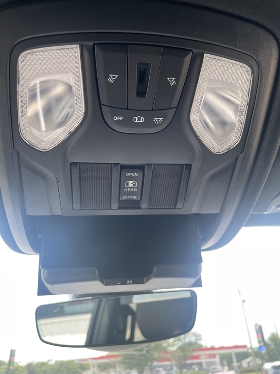 RAM 1500 Big Horn 4x4 Crew Cab 5'7" Box 2020 RAM 1500 Big Horn 4x4 Crew Cab 5'7" Box 2020