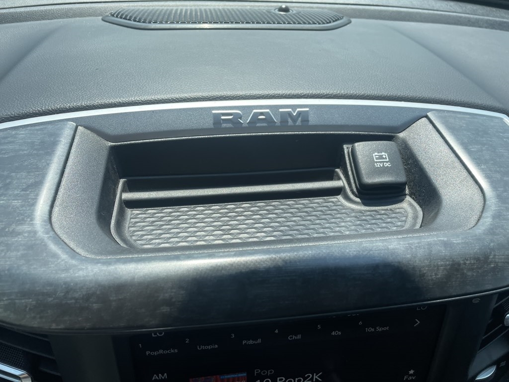 RAM 1500 Big Horn 4x4 Crew Cab 5'7" Box 2020 RAM 1500 Big Horn 4x4 Crew Cab 5'7" Box 2020