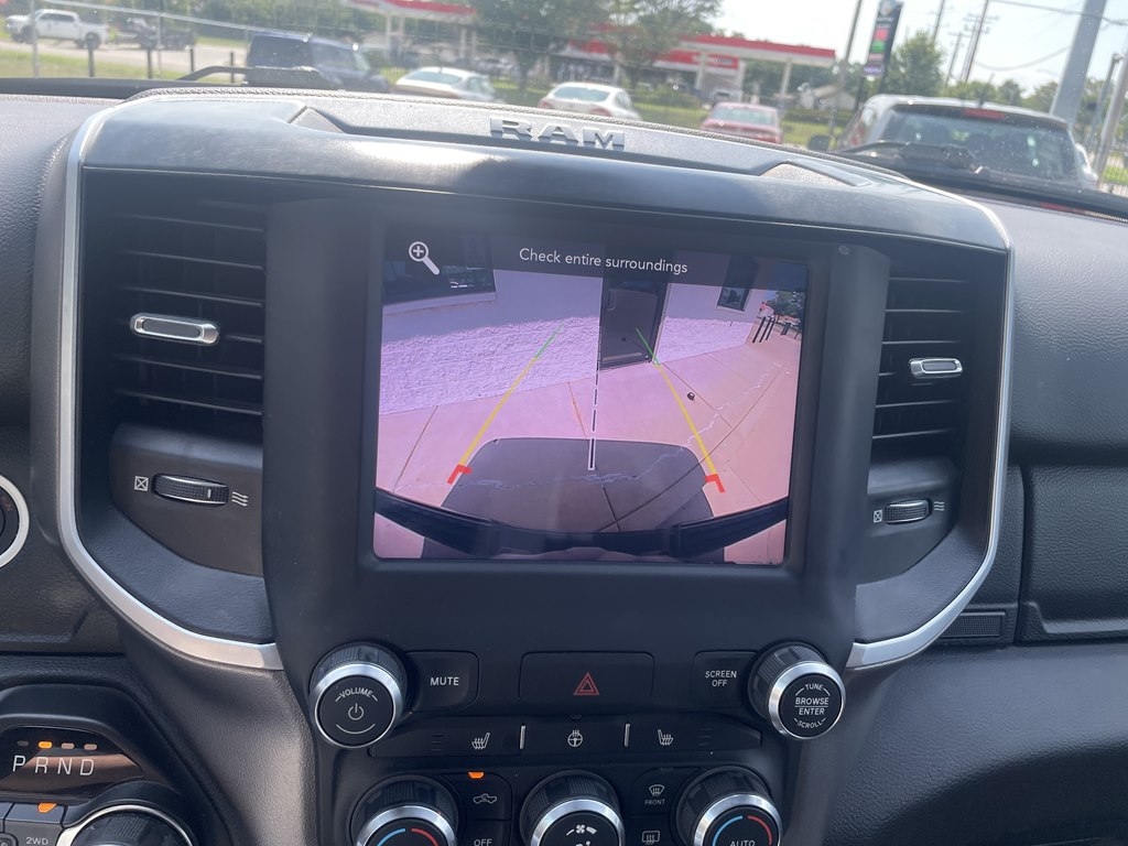 RAM 1500 Big Horn 4x4 Crew Cab 5'7" Box 2020 RAM 1500 Big Horn 4x4 Crew Cab 5'7" Box 2020