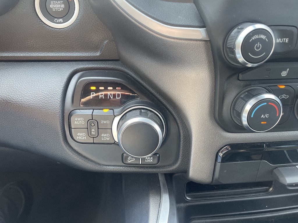 RAM 1500 Big Horn 4x4 Crew Cab 5'7" Box 2020 RAM 1500 Big Horn 4x4 Crew Cab 5'7" Box 2020