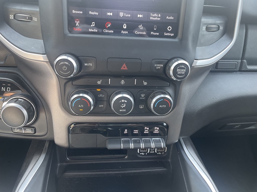 RAM 1500 Big Horn 4x4 Crew Cab 5'7" Box 2020 RAM 1500 Big Horn 4x4 Crew Cab 5'7" Box 2020