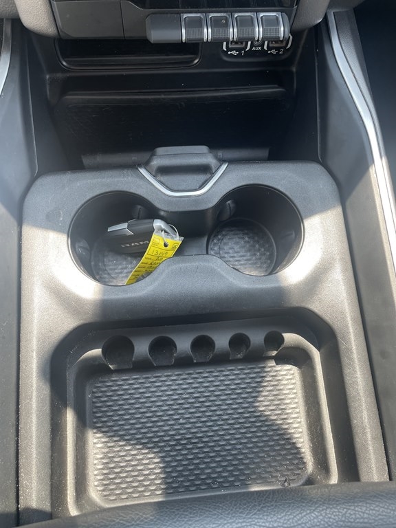 RAM 1500 Big Horn 4x4 Crew Cab 5'7" Box 2020 RAM 1500 Big Horn 4x4 Crew Cab 5'7" Box 2020