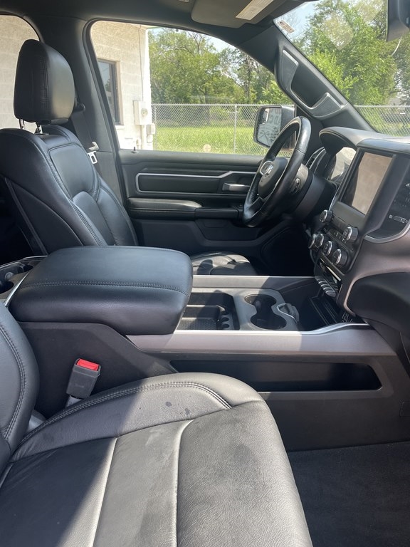 RAM 1500 Big Horn 4x4 Crew Cab 5'7" Box 2020 RAM 1500 Big Horn 4x4 Crew Cab 5'7" Box 2020