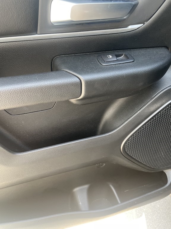 RAM 1500 Big Horn 4x4 Crew Cab 5'7" Box 2020 RAM 1500 Big Horn 4x4 Crew Cab 5'7" Box 2020