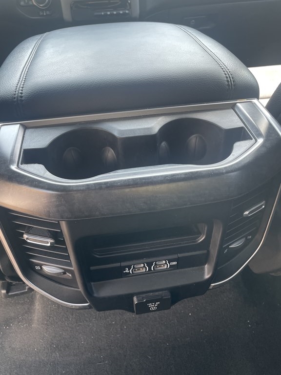 RAM 1500 Big Horn 4x4 Crew Cab 5'7" Box 2020 RAM 1500 Big Horn 4x4 Crew Cab 5'7" Box 2020