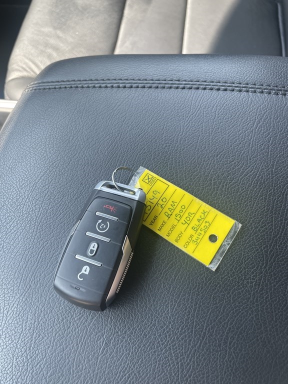 RAM 1500 Big Horn 4x4 Crew Cab 5'7" Box 2020 RAM 1500 Big Horn 4x4 Crew Cab 5'7" Box 2020