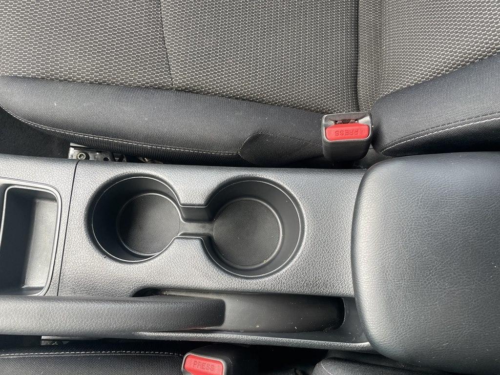 Nissan Sentra 4dr Sdn I4 CVT S 2015