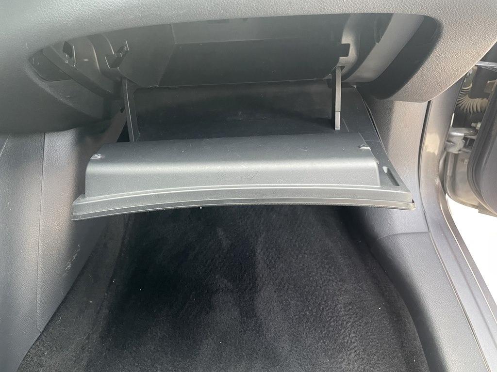 Nissan Sentra 4dr Sdn I4 CVT S 2015