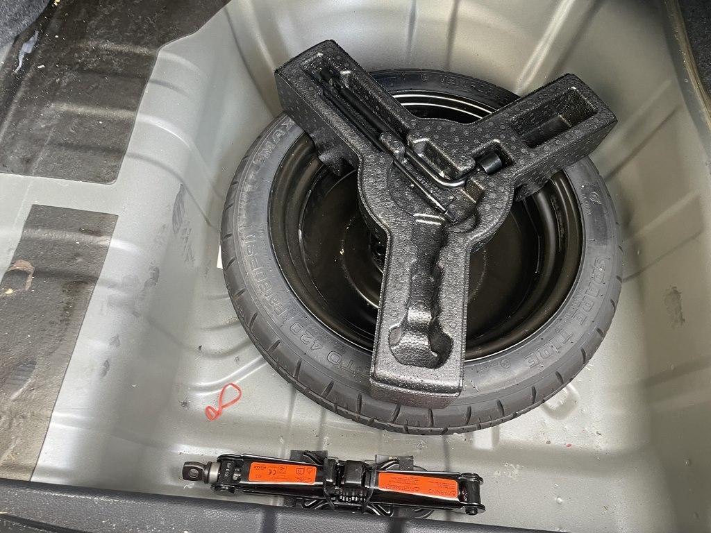 Nissan Sentra 4dr Sdn I4 CVT S 2015