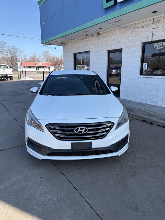 Hyundai Sonata 4dr Sdn 2.0T Sport *Ltd Avail* 2015