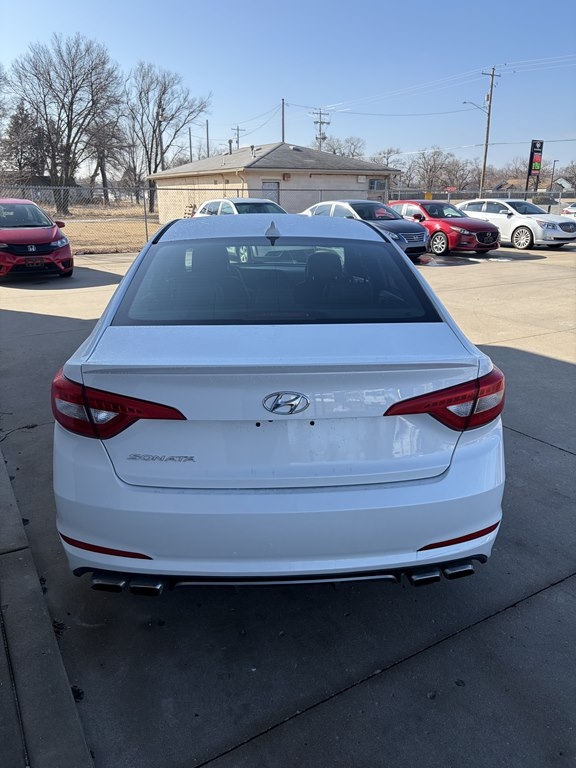 Hyundai Sonata 4dr Sdn 2.0T Sport *Ltd Avail* 2015