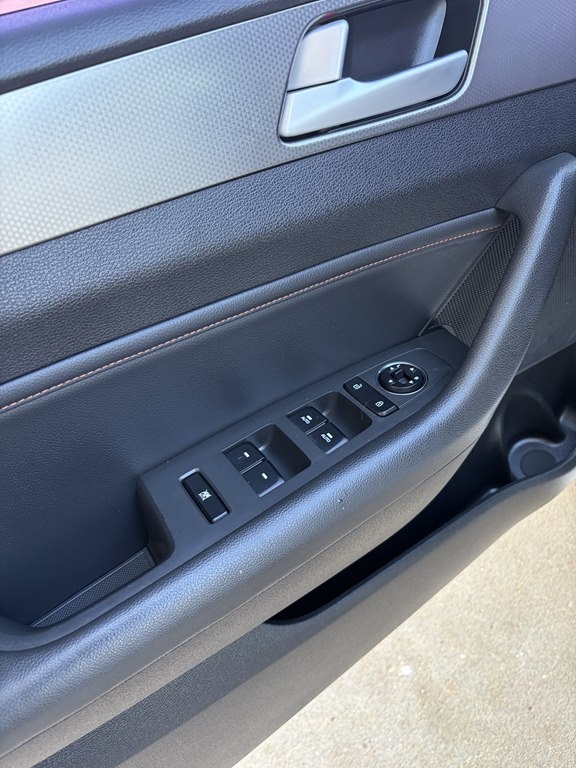 Hyundai Sonata 4dr Sdn 2.0T Sport *Ltd Avail* 2015