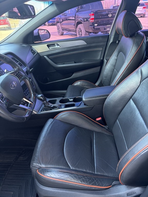 Hyundai Sonata 4dr Sdn 2.0T Sport *Ltd Avail* 2015