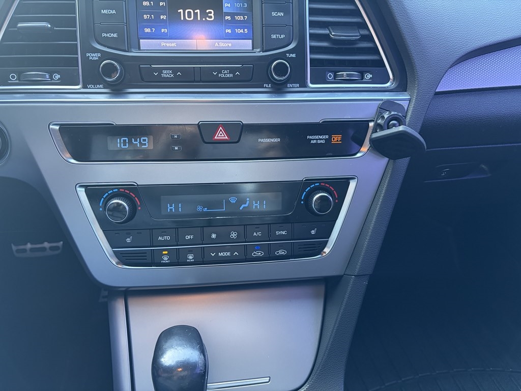 Hyundai Sonata 4dr Sdn 2.0T Sport *Ltd Avail* 2015