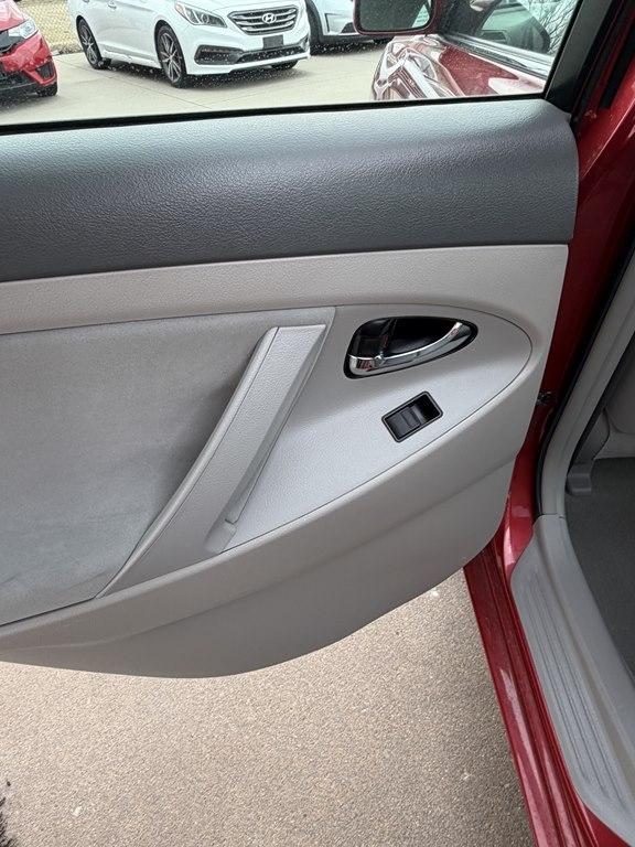 Toyota Camry 4dr Sdn I4 Man (Natl) 2009