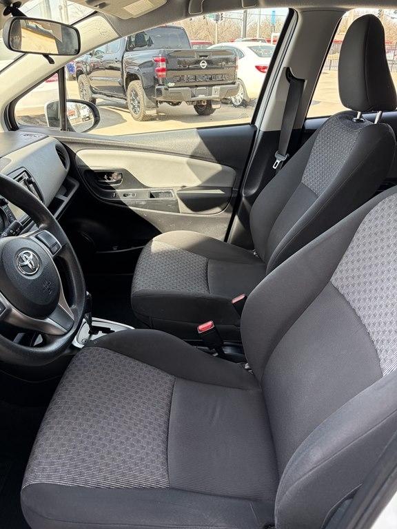 Toyota Yaris 5-Door L Auto (Natl) 2017