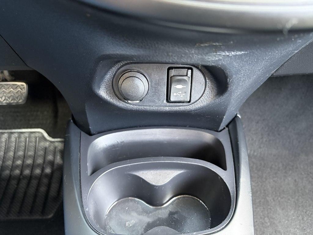 Toyota Yaris 5-Door L Auto (Natl) 2017