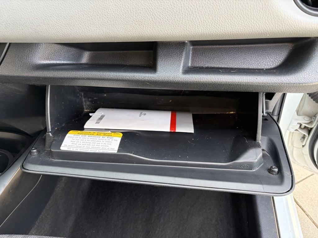 Toyota Yaris 5-Door L Auto (Natl) 2017