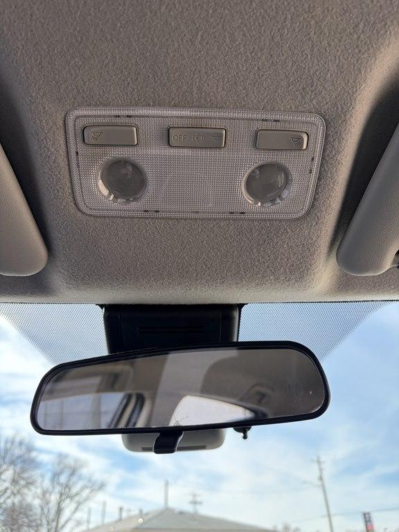 Toyota Yaris 5-Door L Auto (Natl) 2017