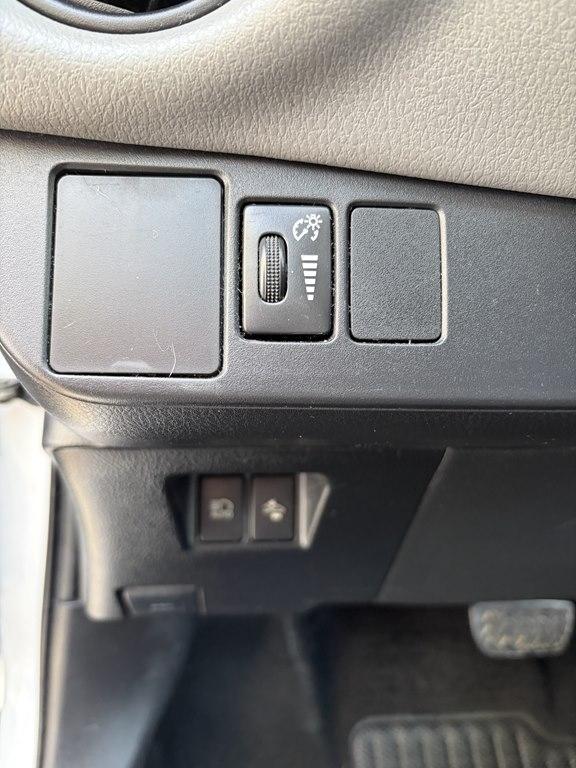 Toyota Yaris 5-Door L Auto (Natl) 2017