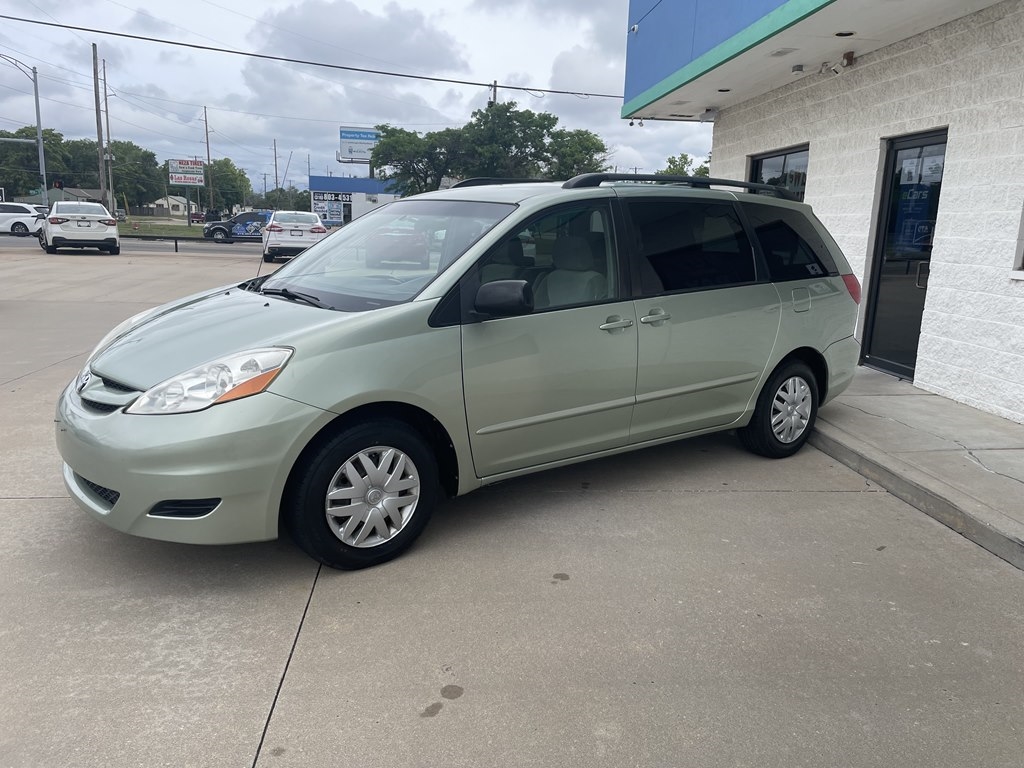 Toyota Sienna 5dr 7-Passenger Van CE FWD (Natl) 2007