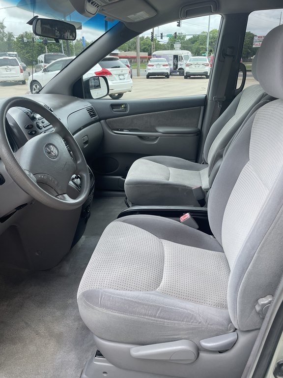 Toyota Sienna 5dr 7-Passenger Van CE FWD (Natl) 2007