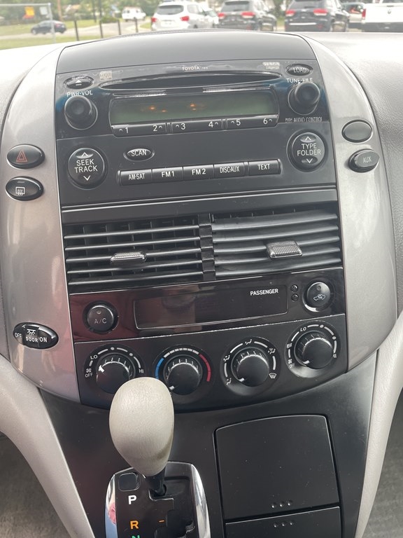 Toyota Sienna 5dr 7-Passenger Van CE FWD (Natl) 2007