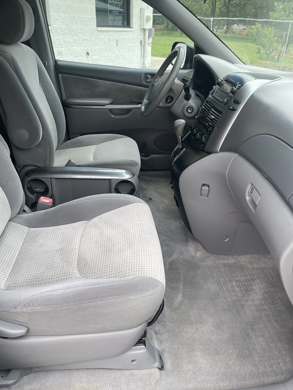 Toyota Sienna 5dr 7-Passenger Van CE FWD (Natl) 2007