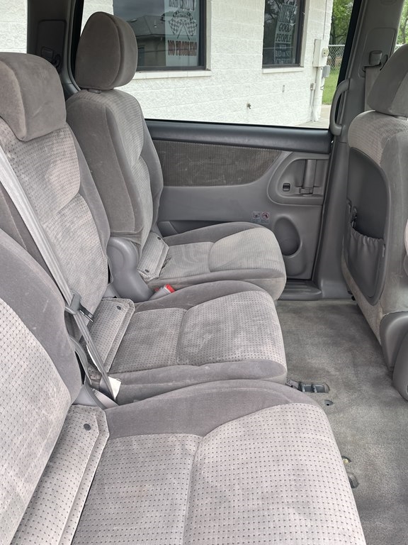 Toyota Sienna 5dr 7-Passenger Van CE FWD (Natl) 2007