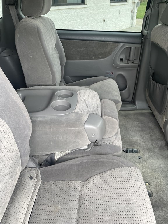 Toyota Sienna 5dr 7-Passenger Van CE FWD (Natl) 2007