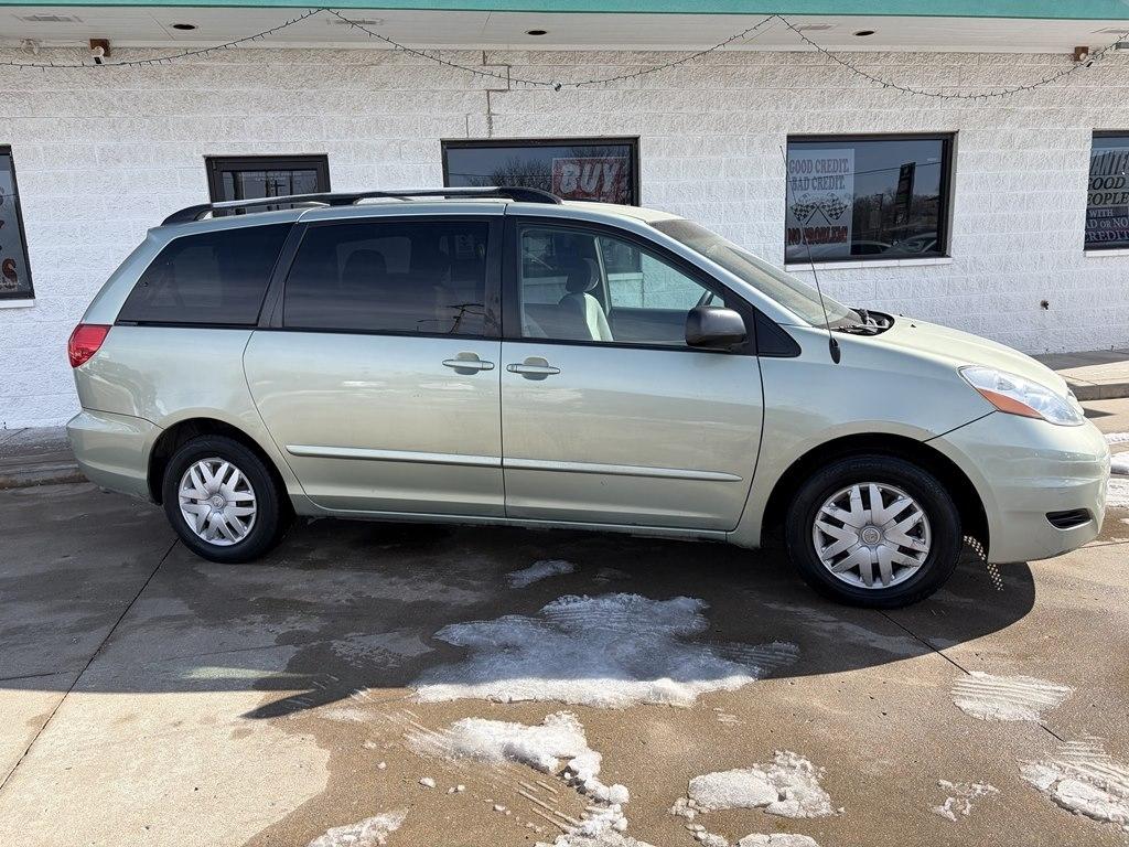 Toyota Sienna 5dr 7-Passenger Van CE FWD (Natl) 2007