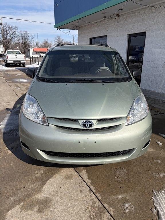 Toyota Sienna 5dr 7-Passenger Van CE FWD (Natl) 2007