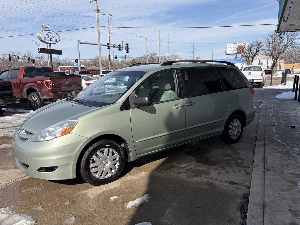 Toyota Sienna 5dr 7-Passenger Van CE FWD (Natl) 2007
