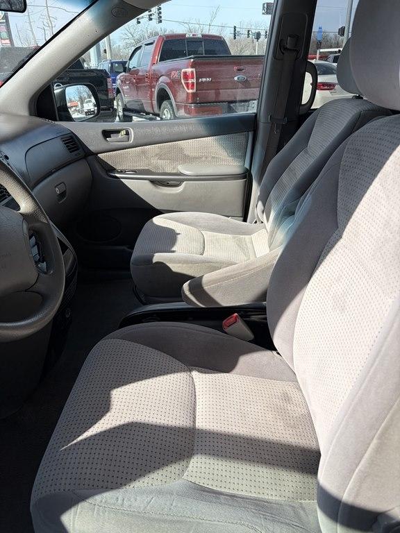 Toyota Sienna 5dr 7-Passenger Van CE FWD (Natl) 2007