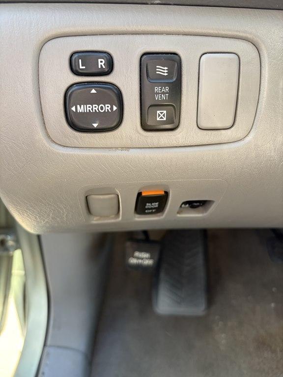 Toyota Sienna 5dr 7-Passenger Van CE FWD (Natl) 2007