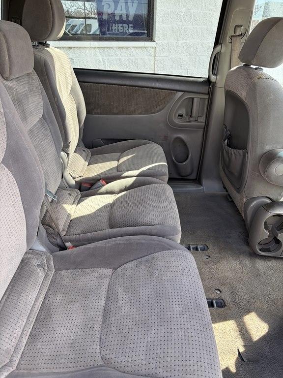 Toyota Sienna 5dr 7-Passenger Van CE FWD (Natl) 2007