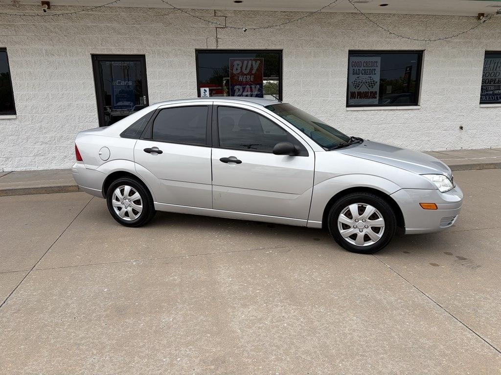 Ford Focus 4dr Sdn ZX4 S 2005