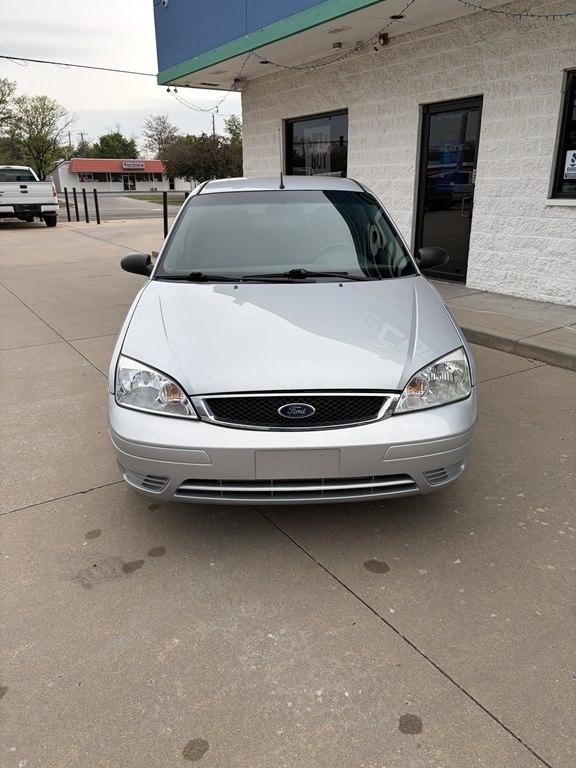 Ford Focus 4dr Sdn ZX4 S 2005