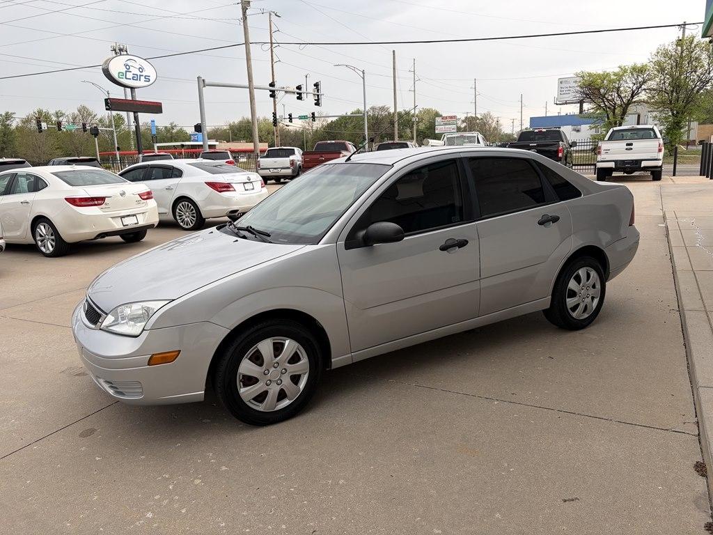 Ford Focus 4dr Sdn ZX4 S 2005