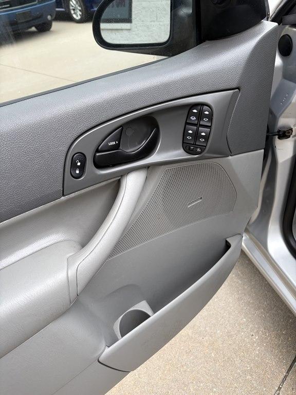 Ford Focus 4dr Sdn ZX4 S 2005