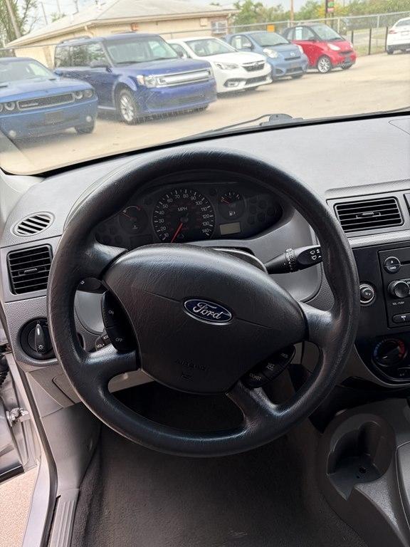 Ford Focus 4dr Sdn ZX4 S 2005