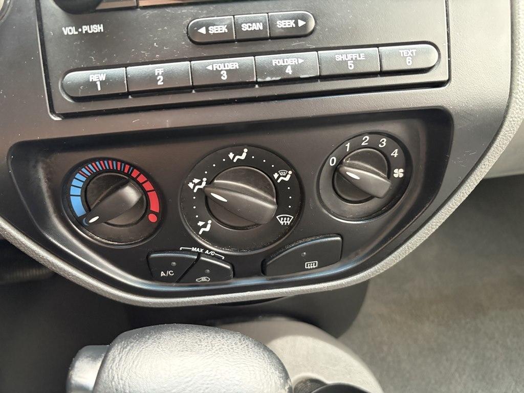 Ford Focus 4dr Sdn ZX4 S 2005