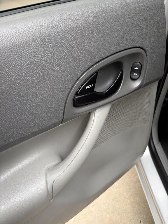 Ford Focus 4dr Sdn ZX4 S 2005