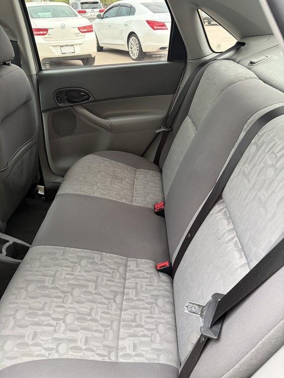 Ford Focus 4dr Sdn ZX4 S 2005