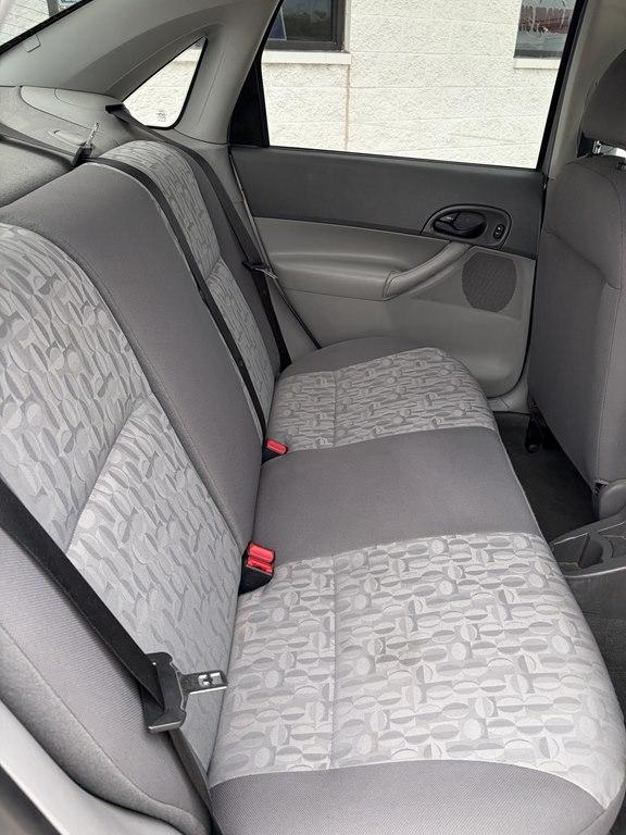 Ford Focus 4dr Sdn ZX4 S 2005