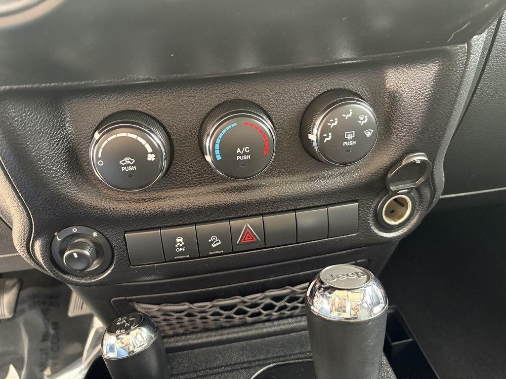 Jeep Wrangler Unlimited 4WD 4dr Sport 2012