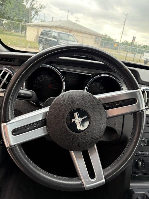 Ford Mustang 2dr Cpe GT Deluxe 2006