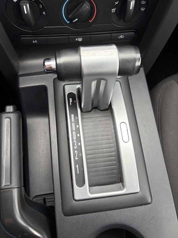 Ford Mustang 2dr Cpe GT Deluxe 2006