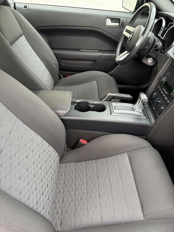 Ford Mustang 2dr Cpe GT Deluxe 2006