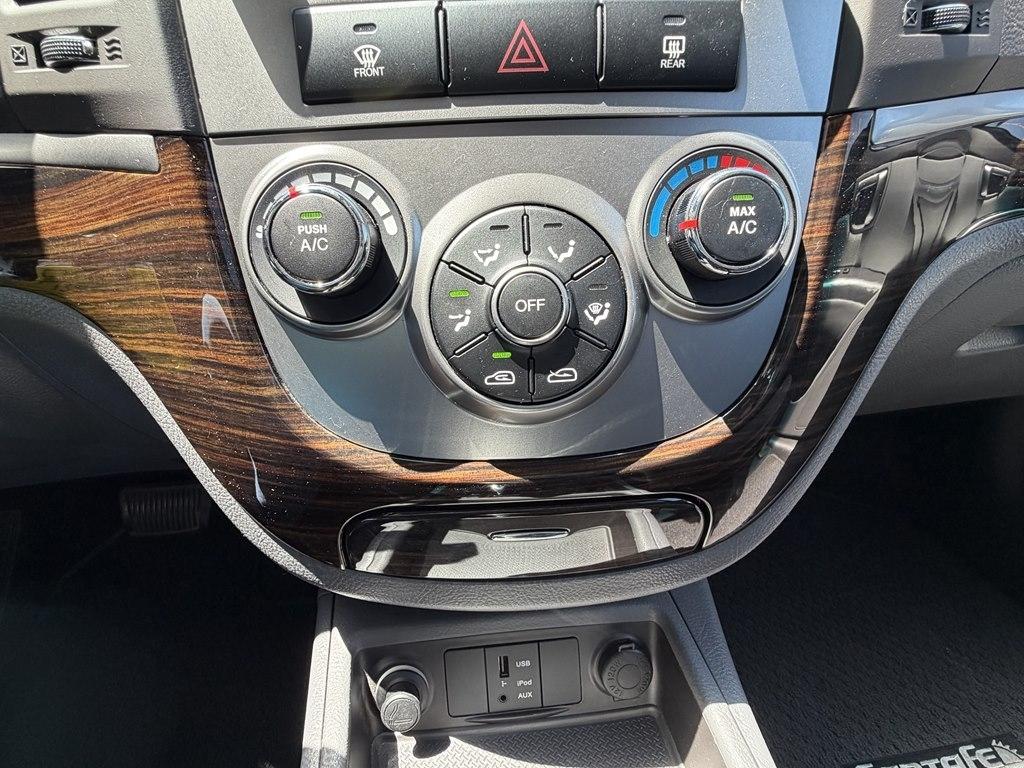 Hyundai Santa Fe FWD 4dr V6 SE 2012